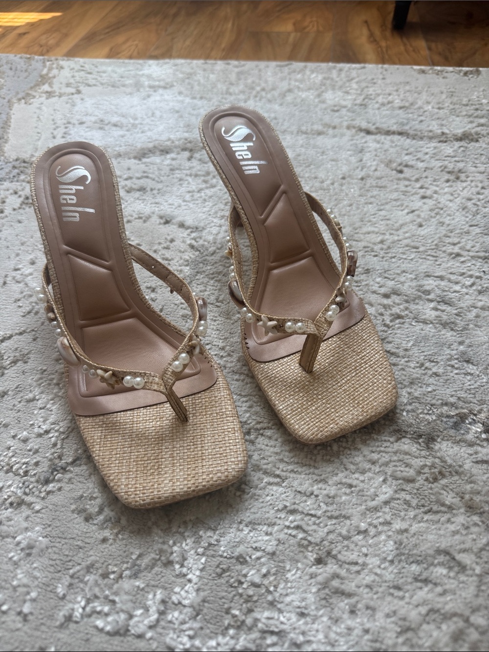 Women’s  seashell-Embellished Sandals